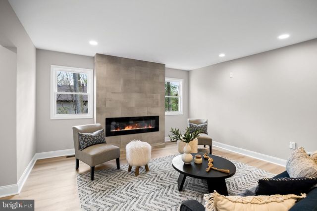 1004 SWALLOW DR, Cherry Hill, NJ 08003