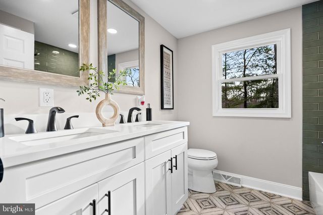 1004 SWALLOW DR, Cherry Hill, NJ 08003