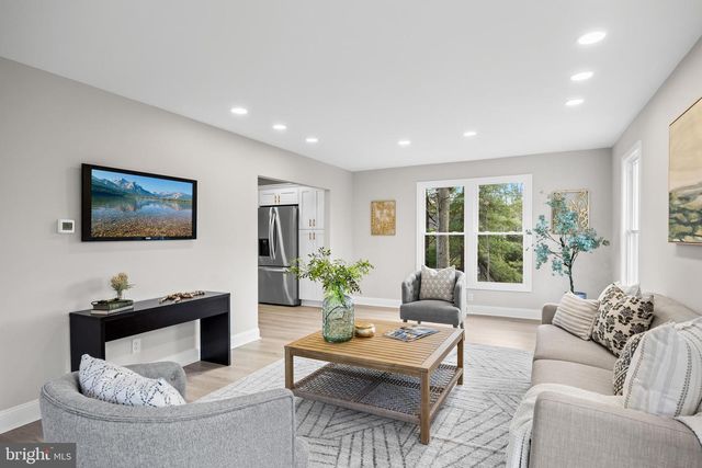 1004 SWALLOW DR, Cherry Hill, NJ 08003