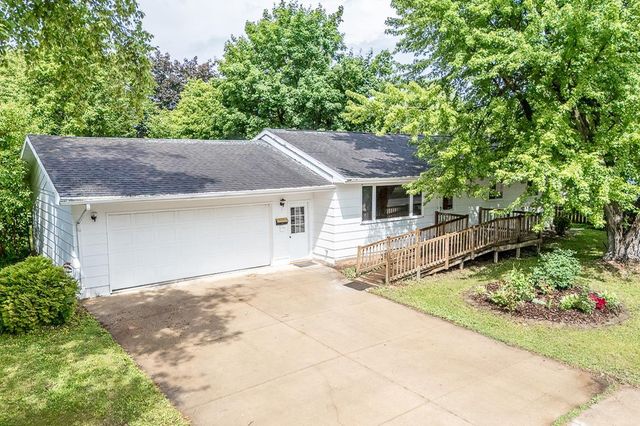 1205 NEENAH STREET, New London, WI 54961