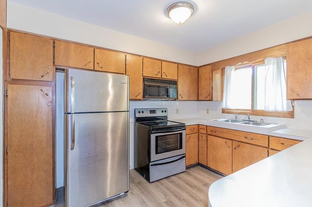 1205 NEENAH STREET, New London, WI 54961