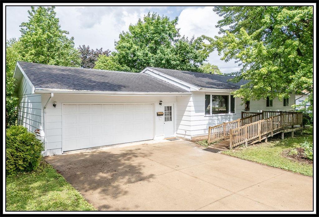 1205 NEENAH STREET, New London, WI 54961