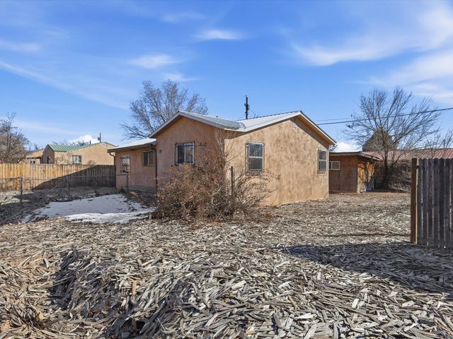514 Roman Drive E, Espanola, NM 87532
