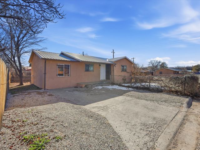 514 Roman Drive E, Espanola, NM 87532