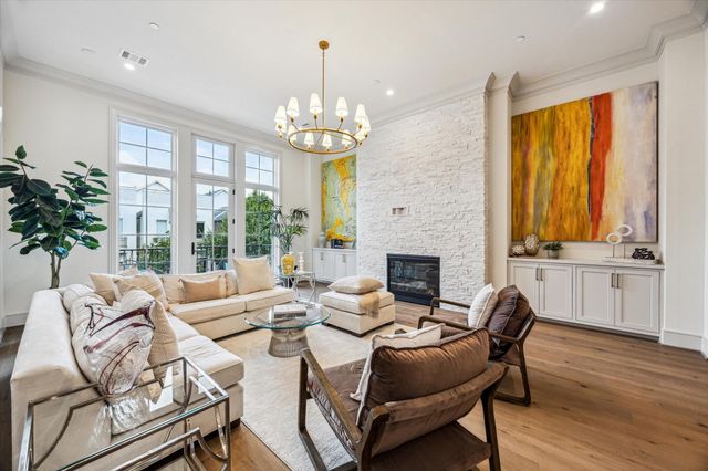 1215 W Pierce Street, Houston, TX 77019