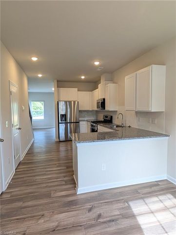 3156 Fall Hills Drive, Winston-salem, NC 27103