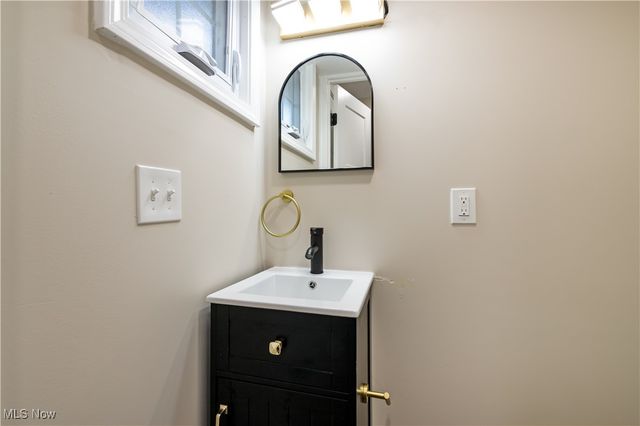 3716 Rolliston Road, Shaker Heights, OH 44120