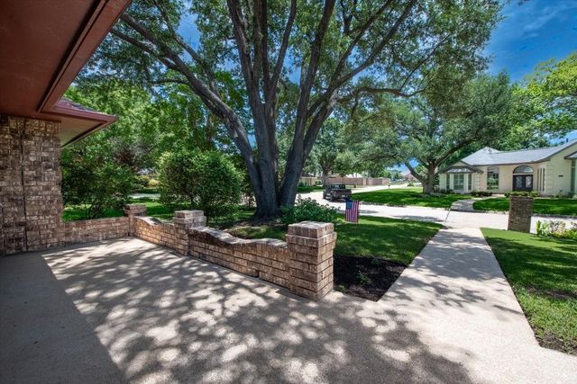 1115 Shady Oak Trail, Mansfield, TX 76063