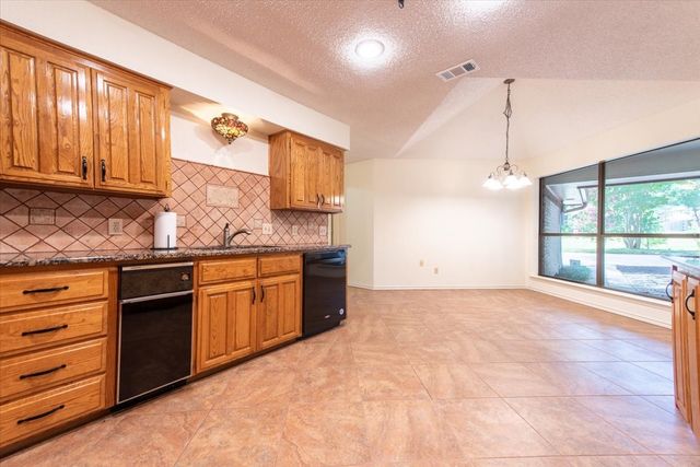 1115 Shady Oak Trail, Mansfield, TX 76063