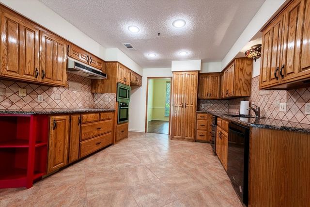 1115 Shady Oak Trail, Mansfield, TX 76063
