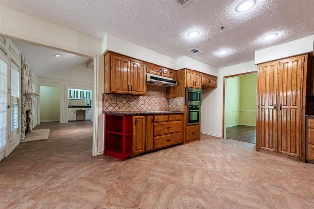 1115 Shady Oak Trail, Mansfield, TX 76063