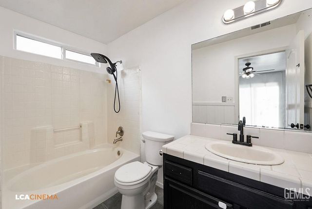 9727 Battersea Park Drive, Bakersfield, CA 93312