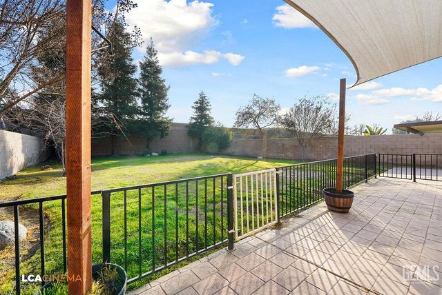 9727 Battersea Park Drive, Bakersfield, CA 93312