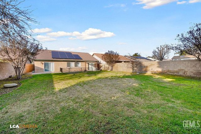 9727 Battersea Park Drive, Bakersfield, CA 93312