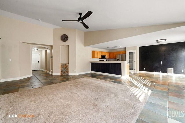 9727 Battersea Park Drive, Bakersfield, CA 93312