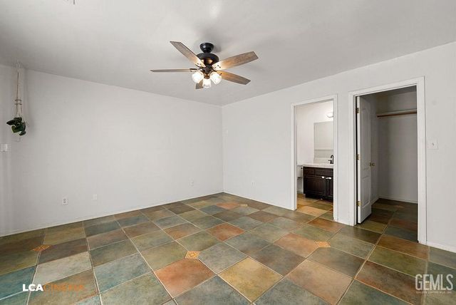 9727 Battersea Park Drive, Bakersfield, CA 93312