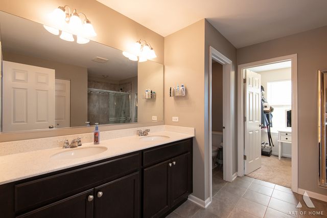16155 W Sagebrook Drive, Lockport, IL 60441