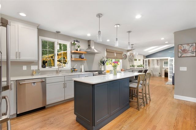 25 Factory Pond Circle, Smithfield, RI 02828