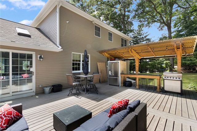 25 Factory Pond Circle, Smithfield, RI 02828