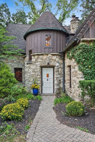 28W670 Batavia Road, Warrenville, IL 60555