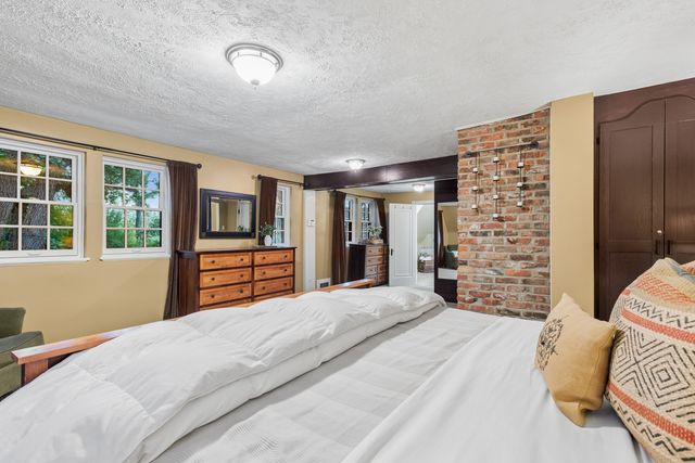 28W670 Batavia Road, Warrenville, IL 60555