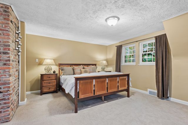 28W670 Batavia Road, Warrenville, IL 60555