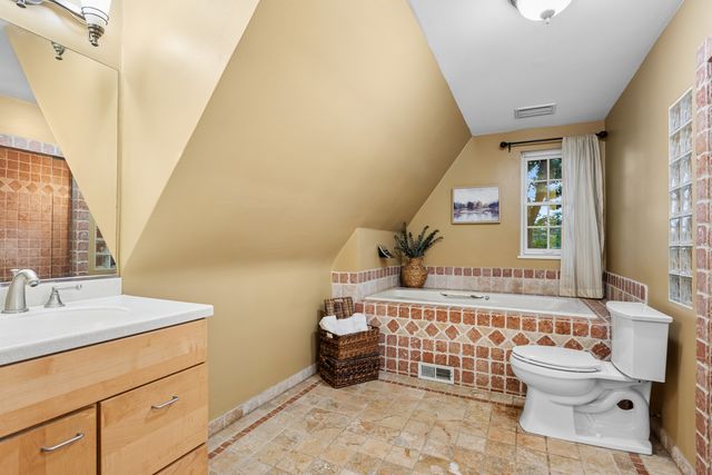 28W670 Batavia Road, Warrenville, IL 60555