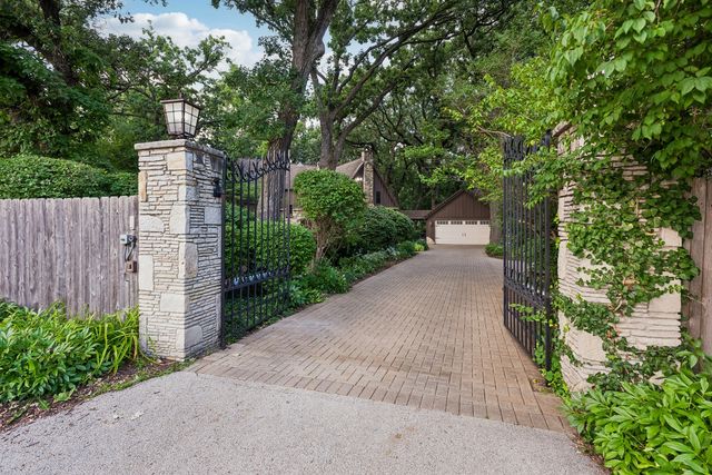 28W670 Batavia Road, Warrenville, IL 60555