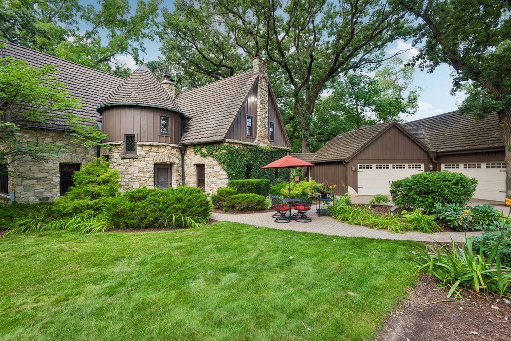 28W670 Batavia Road, Warrenville, IL 60555