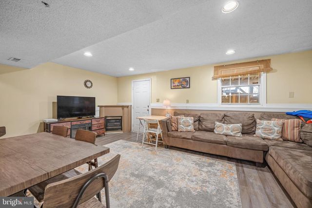 9 REDWOOD CT, Glassboro, NJ 08028