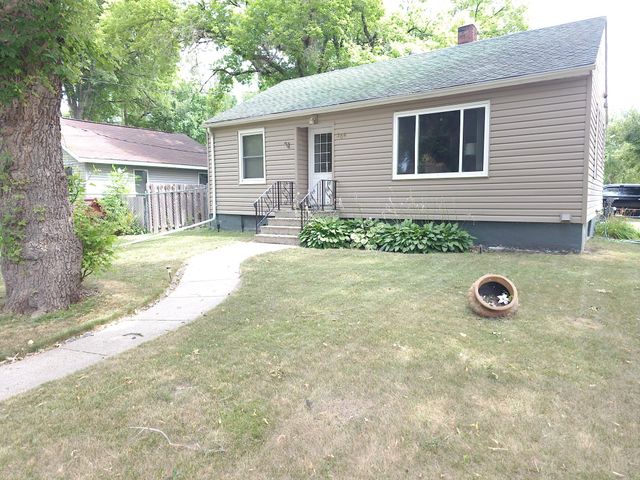 304 13th Street N, Moorhead, MN 56560