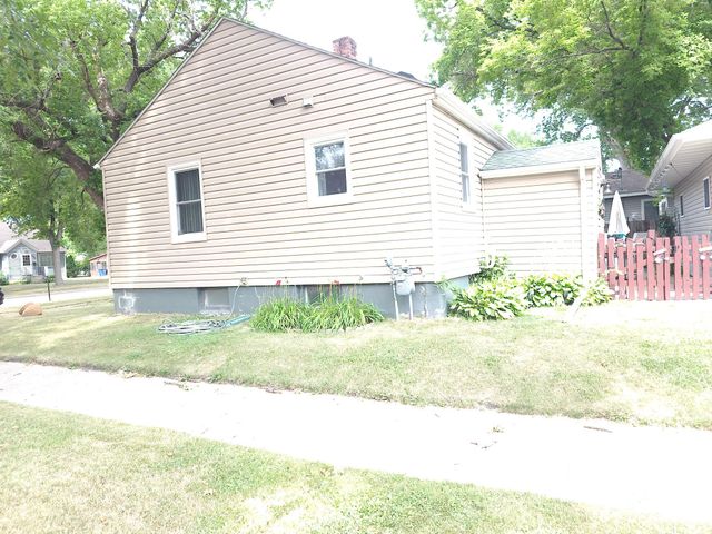 304 13th Street N, Moorhead, MN 56560