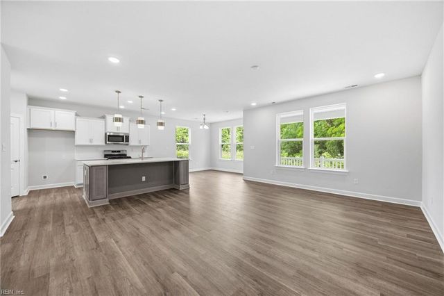 328 Tarn CT, Suffolk, VA 23434