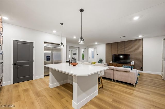 7085 Sunland Hills Avenue, Las Vegas, NV 89113