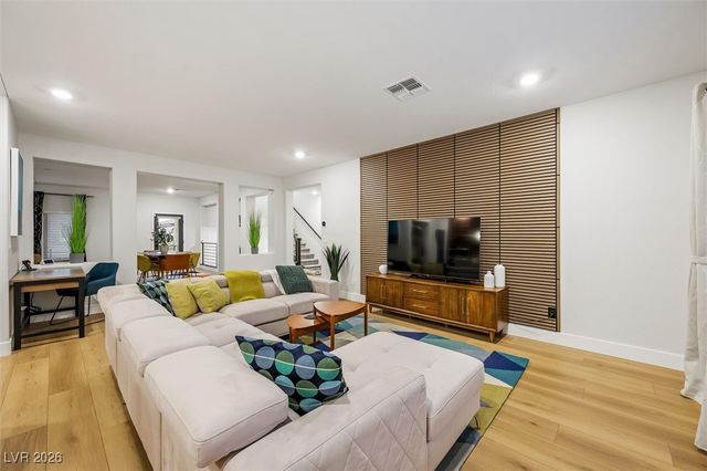 7085 Sunland Hills Avenue, Las Vegas, NV 89113