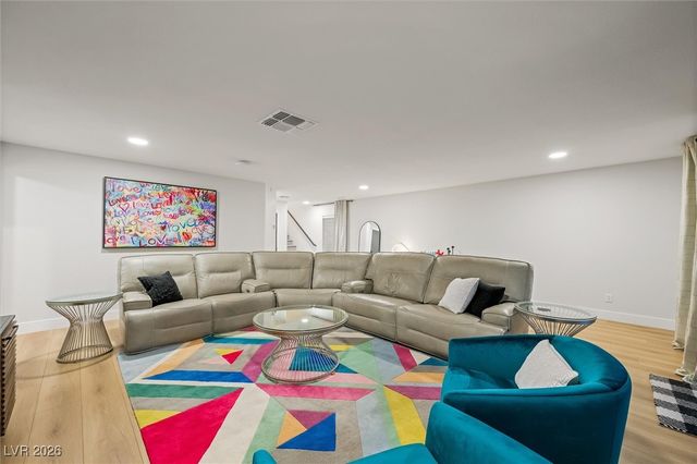 7085 Sunland Hills Avenue, Las Vegas, NV 89113