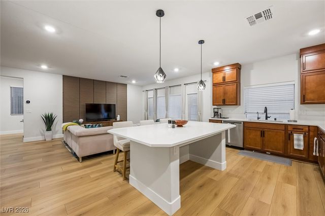 7085 Sunland Hills Avenue, Las Vegas, NV 89113