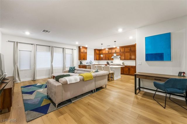 7085 Sunland Hills Avenue, Las Vegas, NV 89113