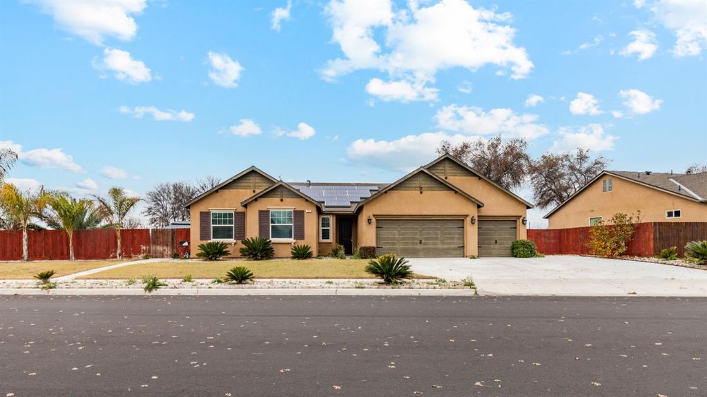 Image 1 of property listing at 863 Legacy Drive, Lemoore, CA 93245
