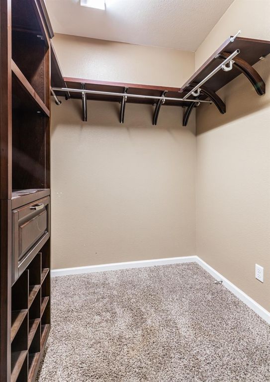 Image 27 of property listing at 863 Legacy Drive, Lemoore, CA 93245