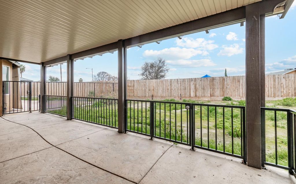 Image 29 of property listing at 863 Legacy Drive, Lemoore, CA 93245