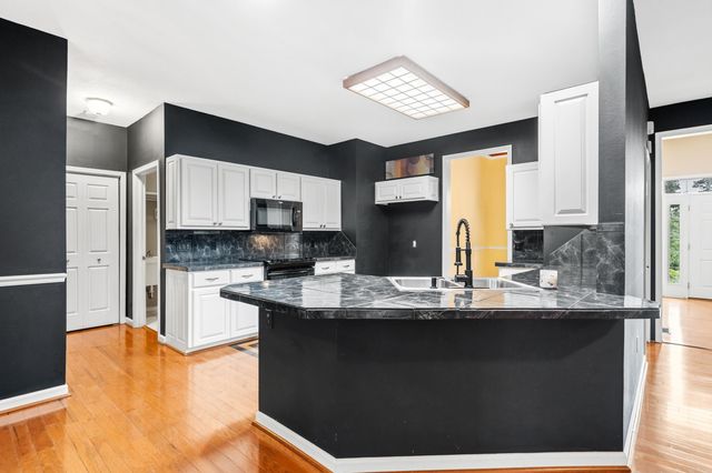 404 Peninsula Drive, Hot Springs, AR 71901