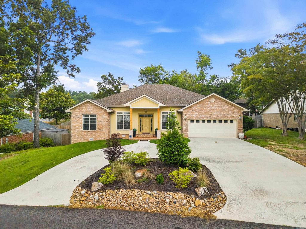 404 Peninsula Drive, Hot Springs, AR 71901