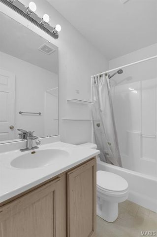 16 Hill Pointe Court, St Charles, MO 63303