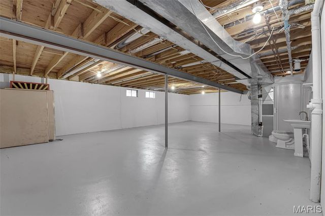 16 Hill Pointe Court, St Charles, MO 63303