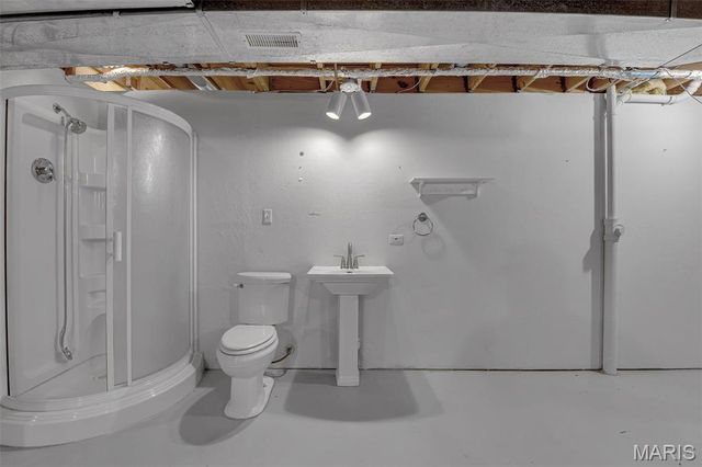 16 Hill Pointe Court, St Charles, MO 63303