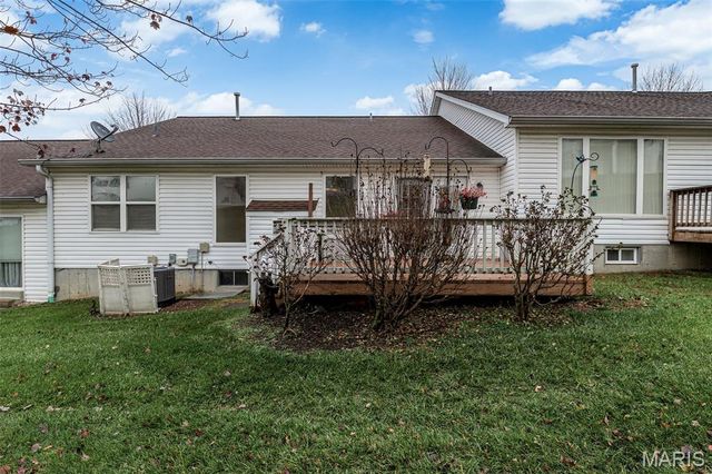 16 Hill Pointe Court, St Charles, MO 63303