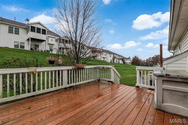 16 Hill Pointe Court, St Charles, MO 63303