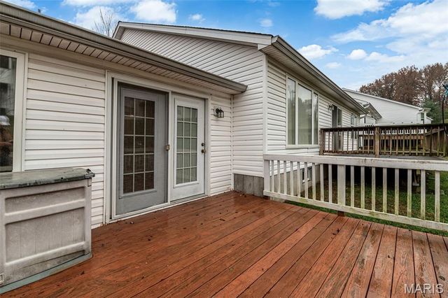 16 Hill Pointe Court, St Charles, MO 63303