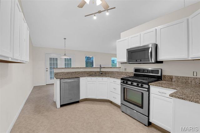 16 Hill Pointe Court, St Charles, MO 63303